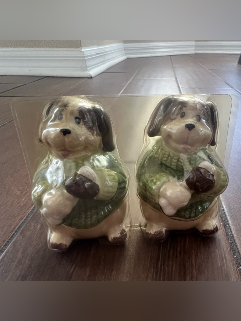 Vintage GKAO Dogs In Sweaters With Bones 3.75" Salt & Pepper Shakers Never Used